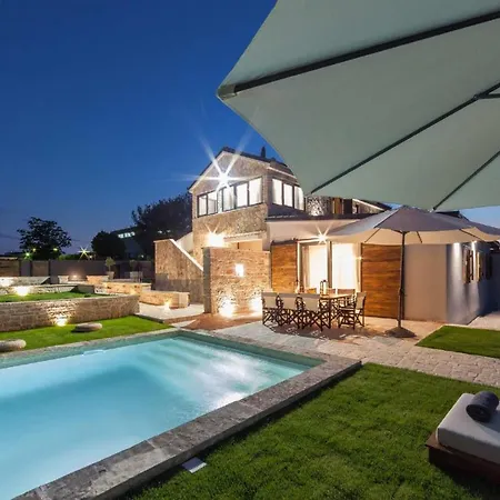 Royal With Heated Pool Biograd Na Moru