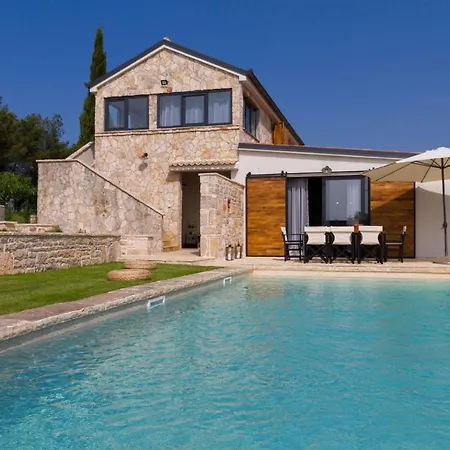 Royal With Heated Pool * Biograd Na Moru