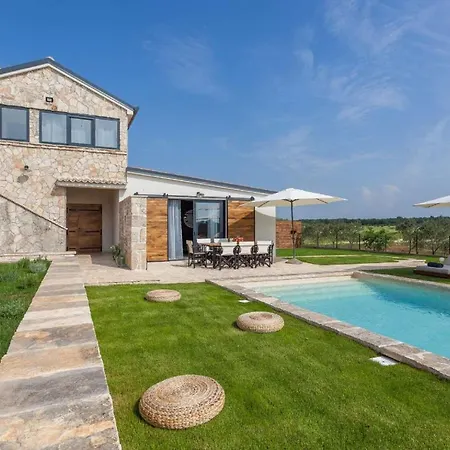 Villa Royal With Heated Pool Biograd Na Moru