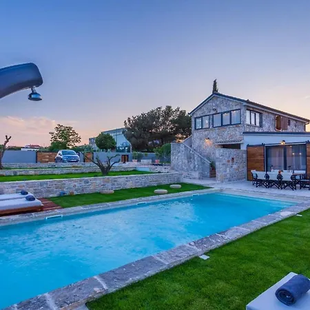 Royal With Heated Pool Villa