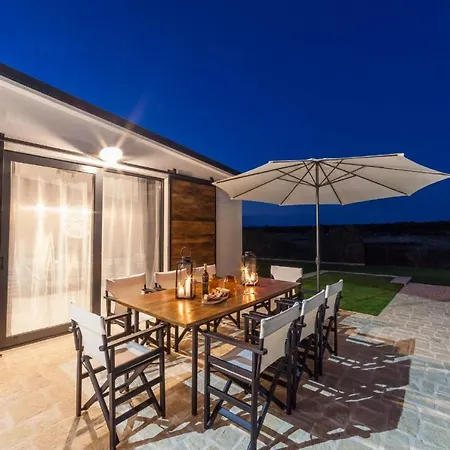 Royal With Heated Pool Villa *