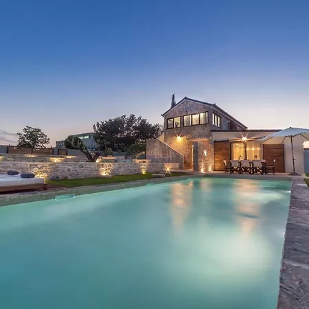 Royal With Heated Pool Villa