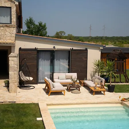 Royal With Heated Pool Villa
