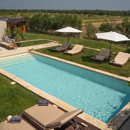 Royal With Heated Pool Villa