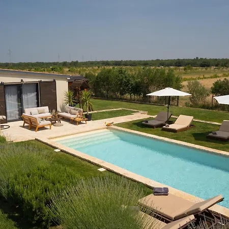 Villa Royal With Heated Pool *
