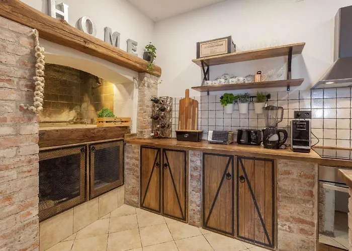 Royal With Heated Pool Vila *