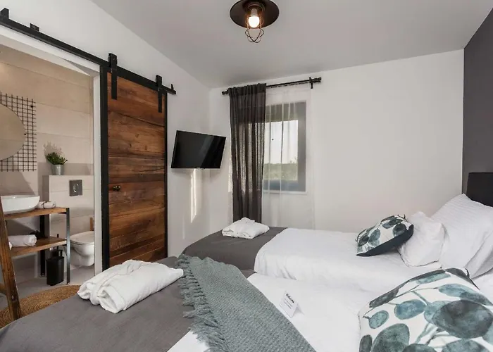 Royal With Heated Pool Opatijski Torovi