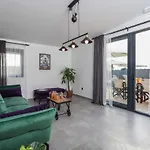 Royal With Heated Pool Villa