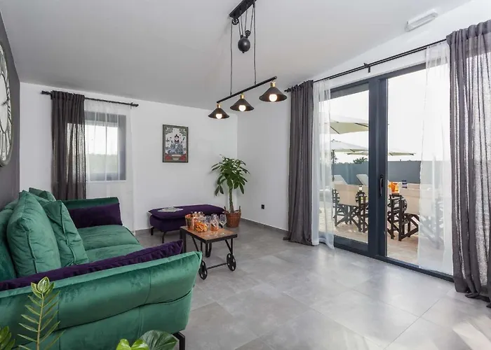 Royal With Heated Pool Villa