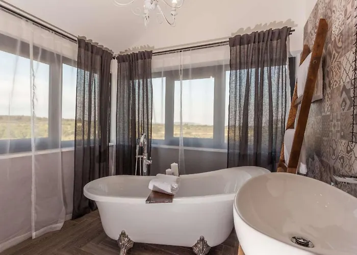 Royal With Heated Pool * Opatijski Torovi