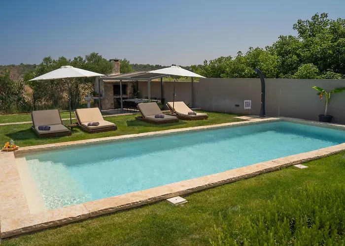 Royal With Heated Pool Villa *